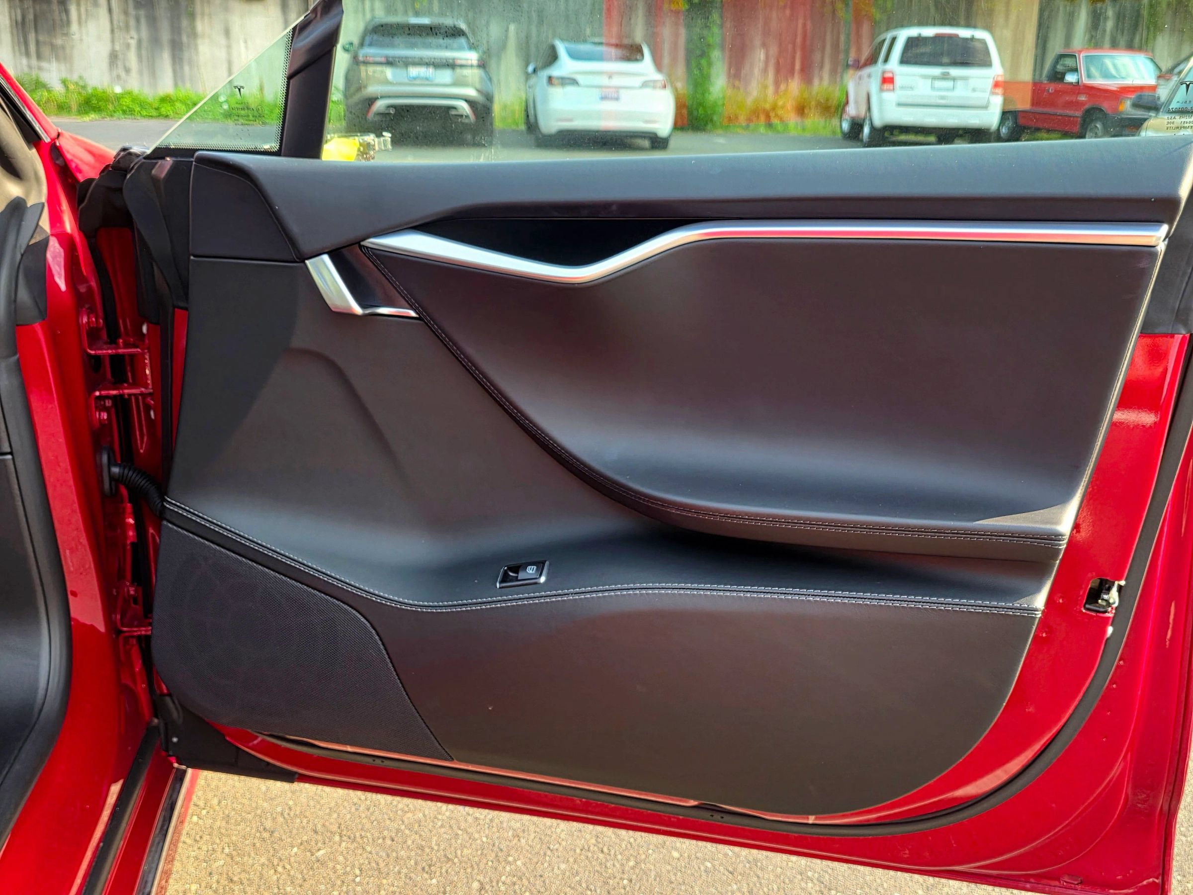 Used 2017 Tesla Model S 60 RWD image 33