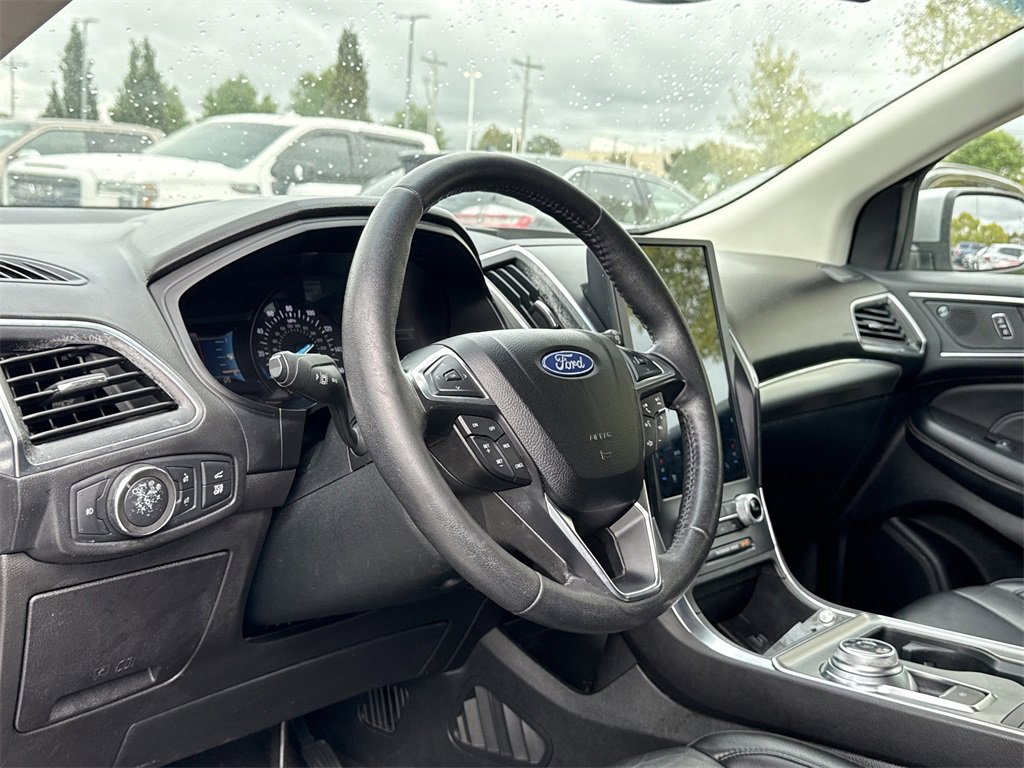 Used 2022 Ford Edge Titanium image 10