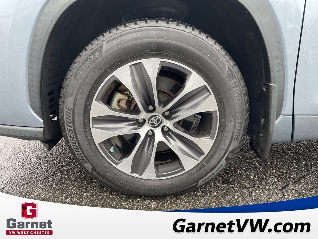 Used 2020 Toyota Highlander XLE image 28