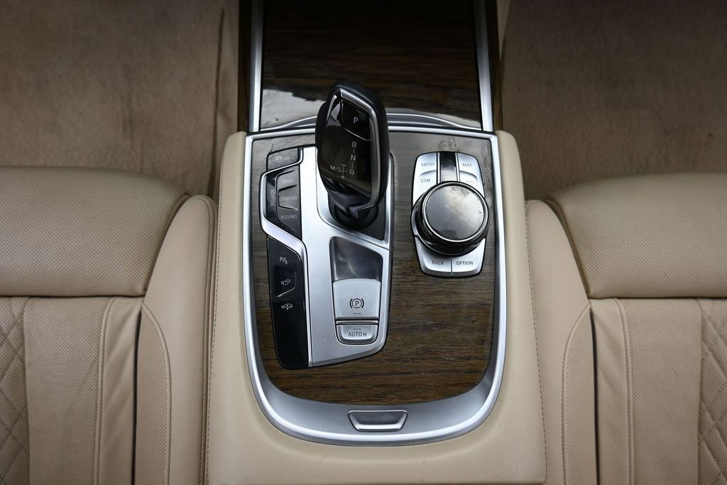 Used 2016 BMW 740i RWD image 15