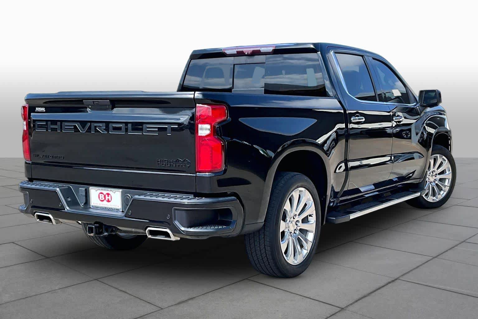 Used 2022 Chevrolet Silverado 1500 High Country w/ Technology Package AWD/4WD image 13