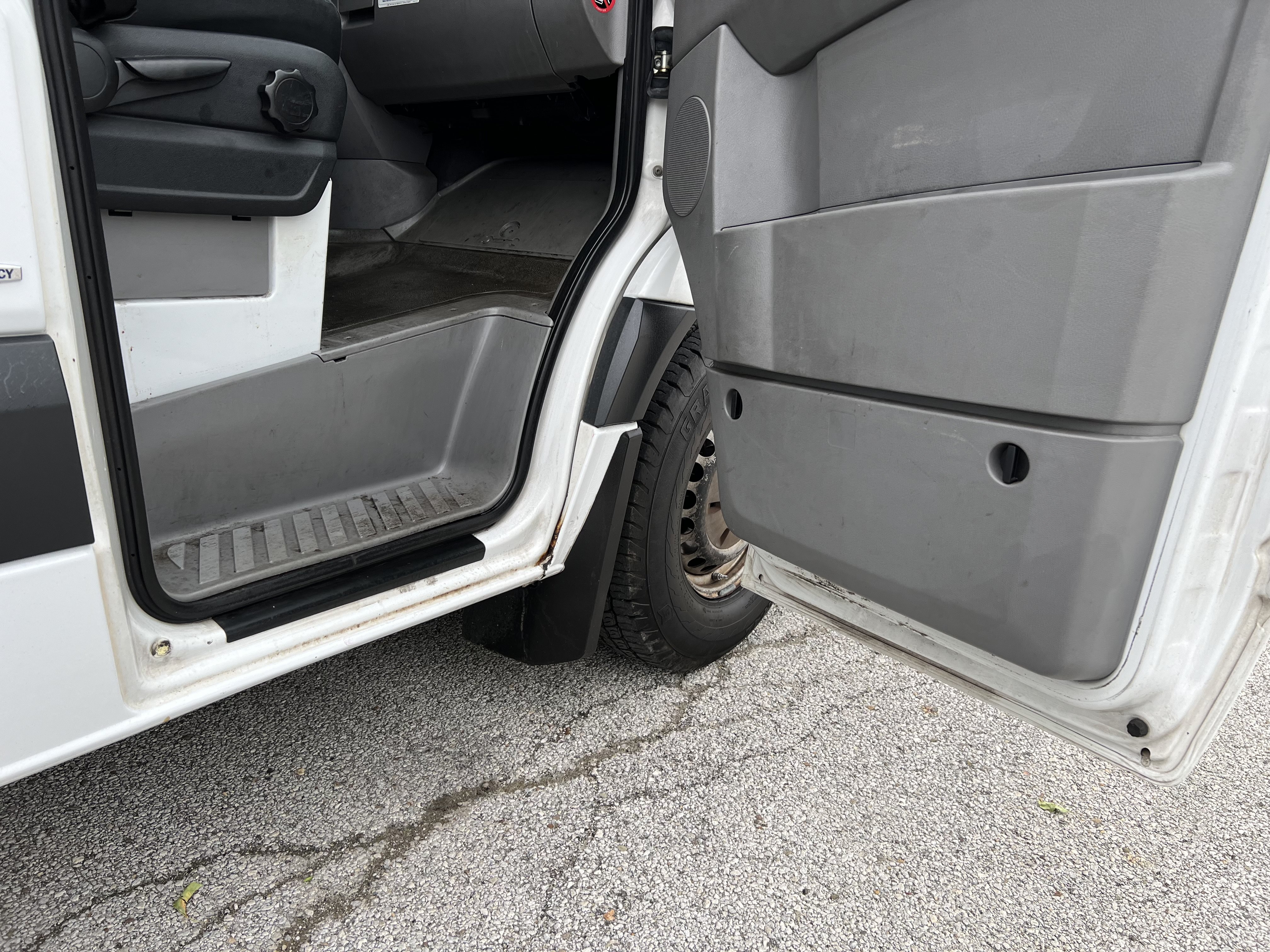 Used 2013 Mercedes-Benz Sprinter 2500 image 24