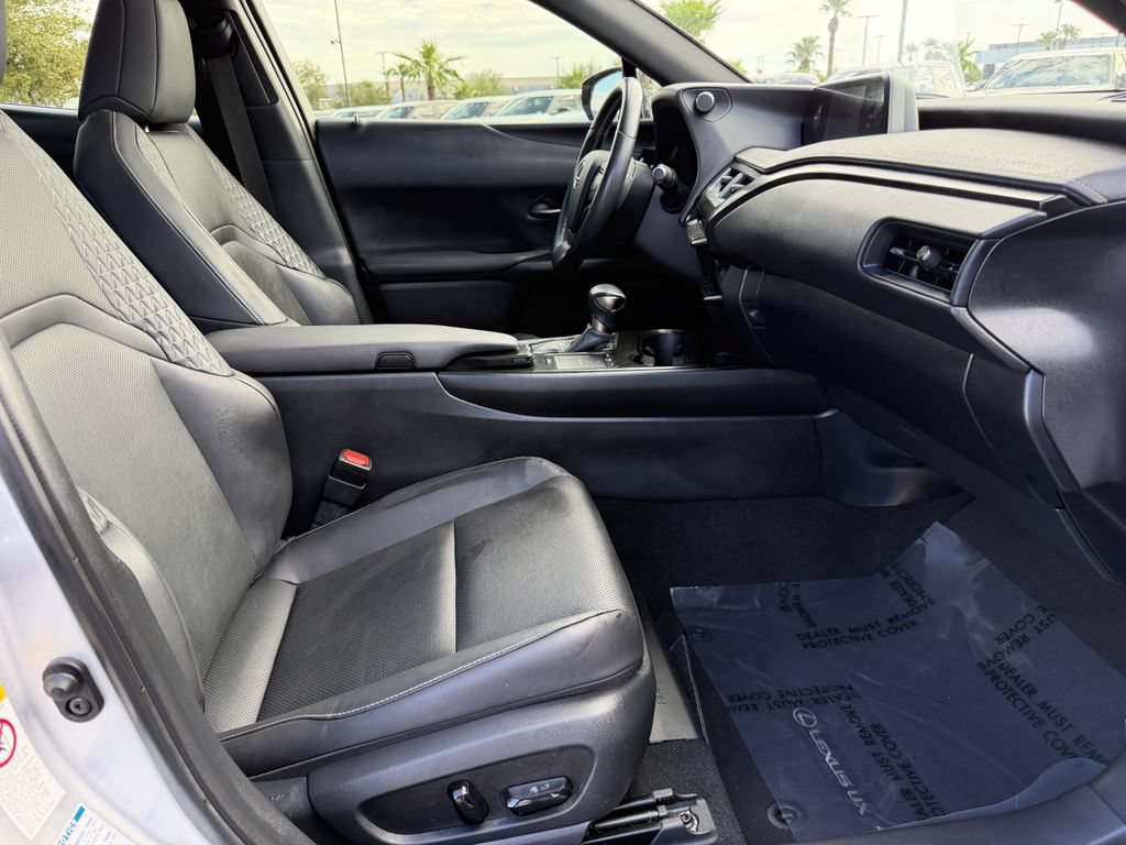 Used 2019 Lexus UX 250h w/ Premium Package AWD/4WD image 15