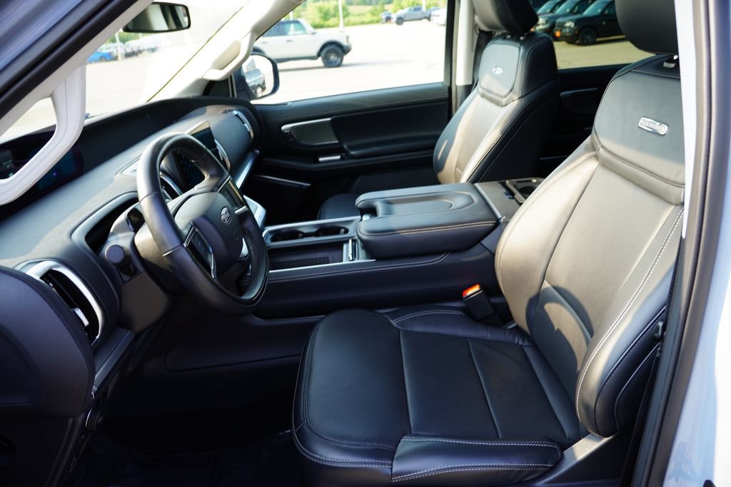 Certified 2025 Ford Expedition Platinum AWD/4WD image 16