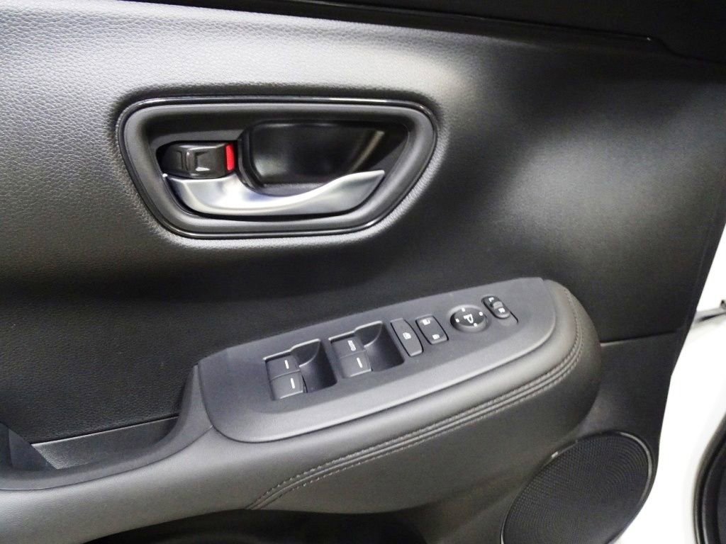 Used 2025 Honda HR-V LX image 11