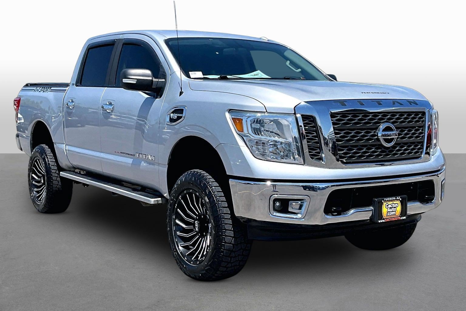 Used 2017 Nissan Titan SV AWD/4WD image 10