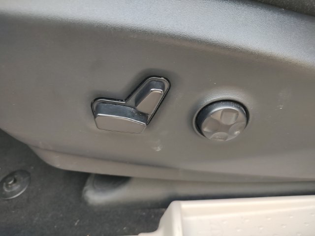 Used 2023 Chrysler Pacifica Touring-L FWD image 28