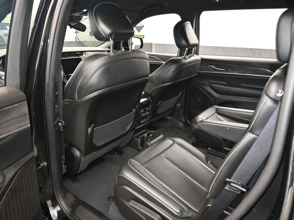 Used 2024 Jeep Grand Cherokee L Limited image 30