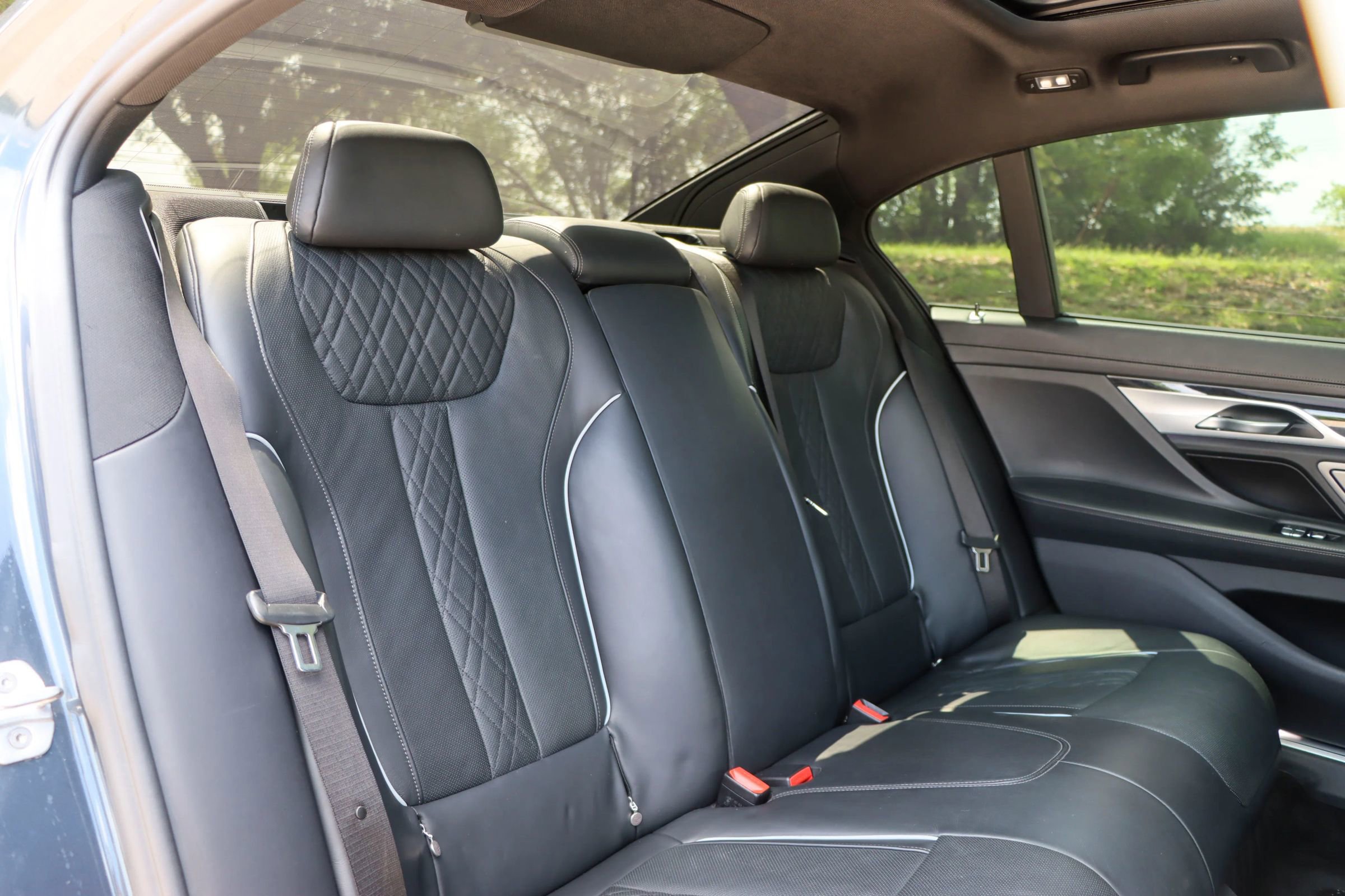 Used 2019 BMW 750i w/ Executive Package RWD image 20