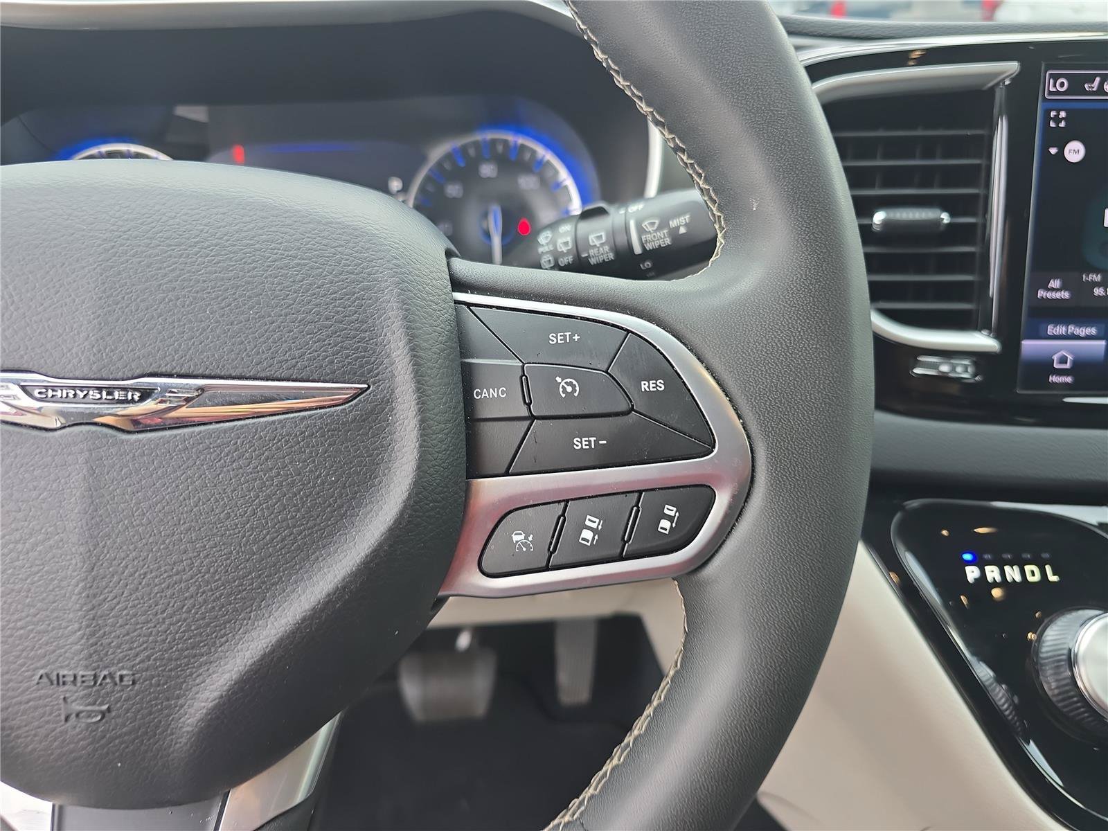 Used 2024 Chrysler Pacifica Touring-L FWD image 29