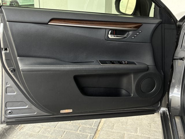 Used 2016 Lexus ES 350 w/ Premium Package w/Wood Trim FWD image 9