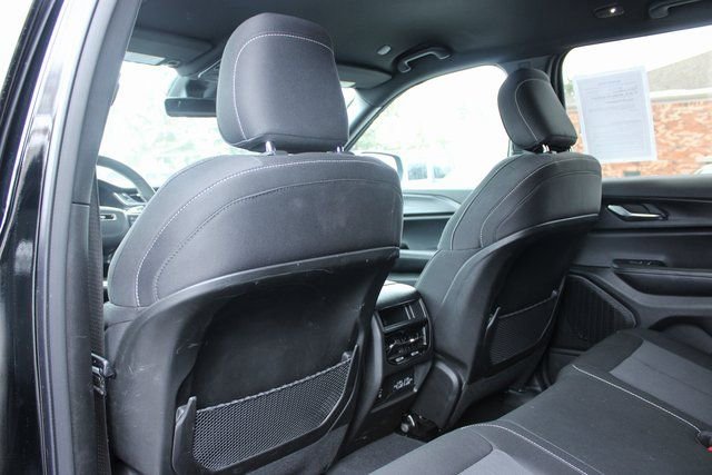 Used 2025 Jeep Grand Cherokee Laredo w/ Luxury Tech Group I AWD/4WD image 33