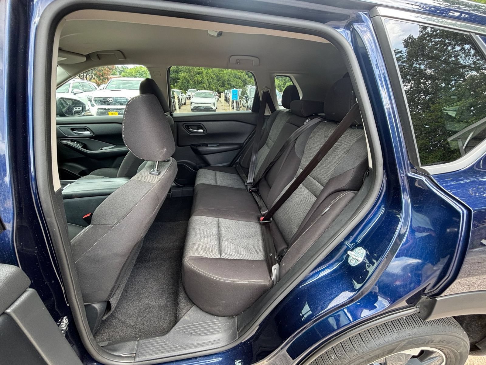 Used 2025 Nissan Rogue SV FWD image 37