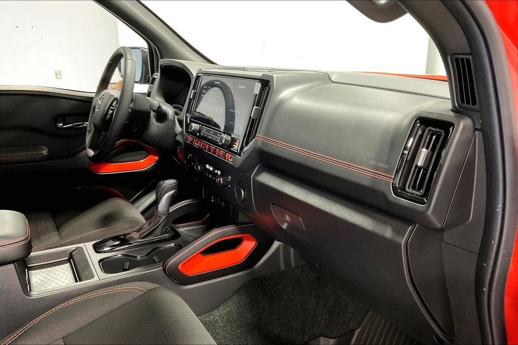 Used 2025 Nissan Frontier PRO-4X image 19