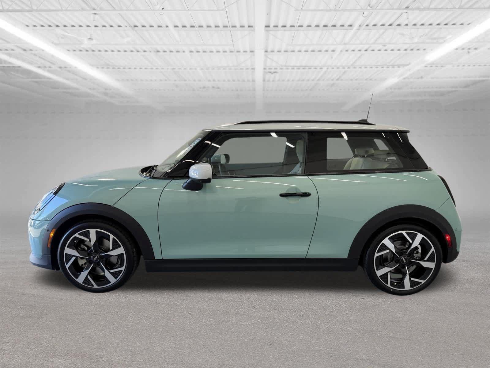 Used 2025 MINI Cooper 2-Door Hardtop FWD image 2