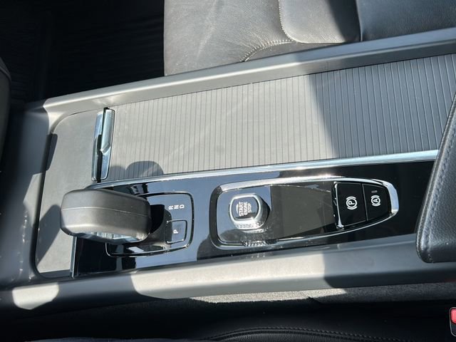 Used 2023 Volvo XC60 B5 Core image 24