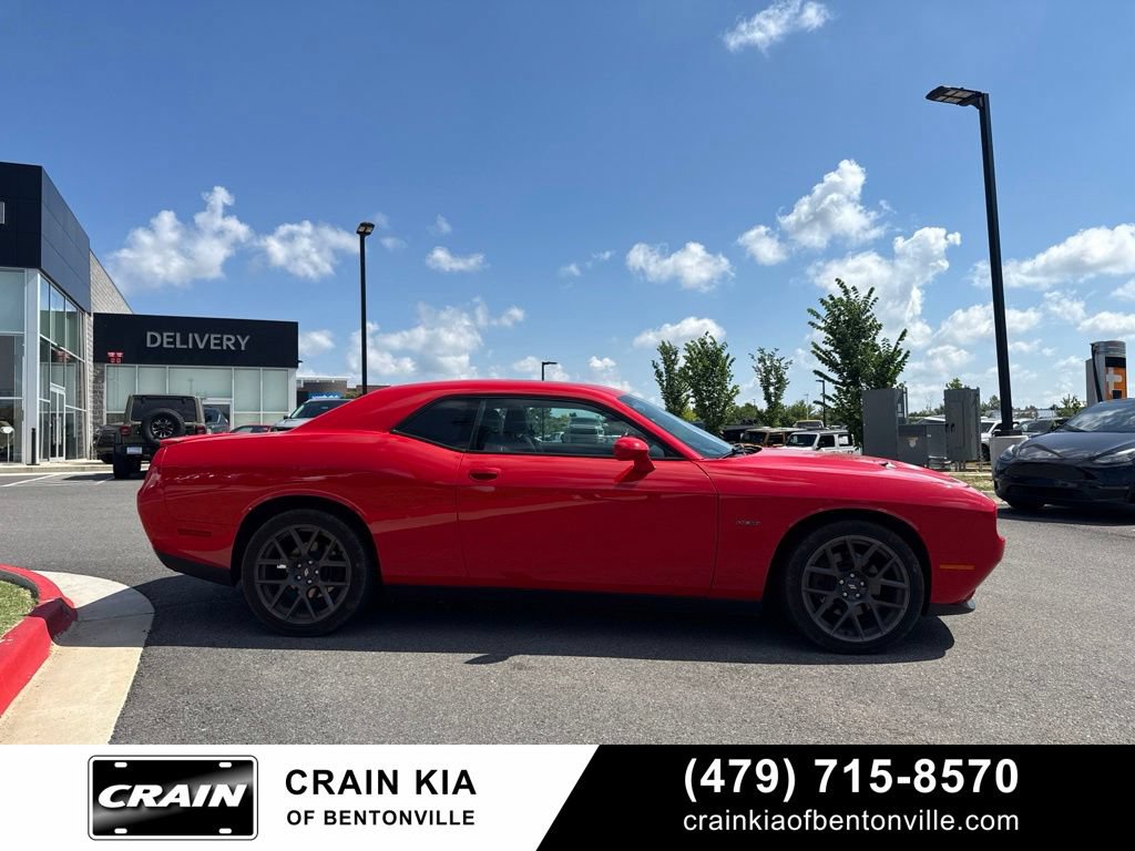Used 2017 Dodge Challenger R/T w/ Driver Convenience Group RWD image 6