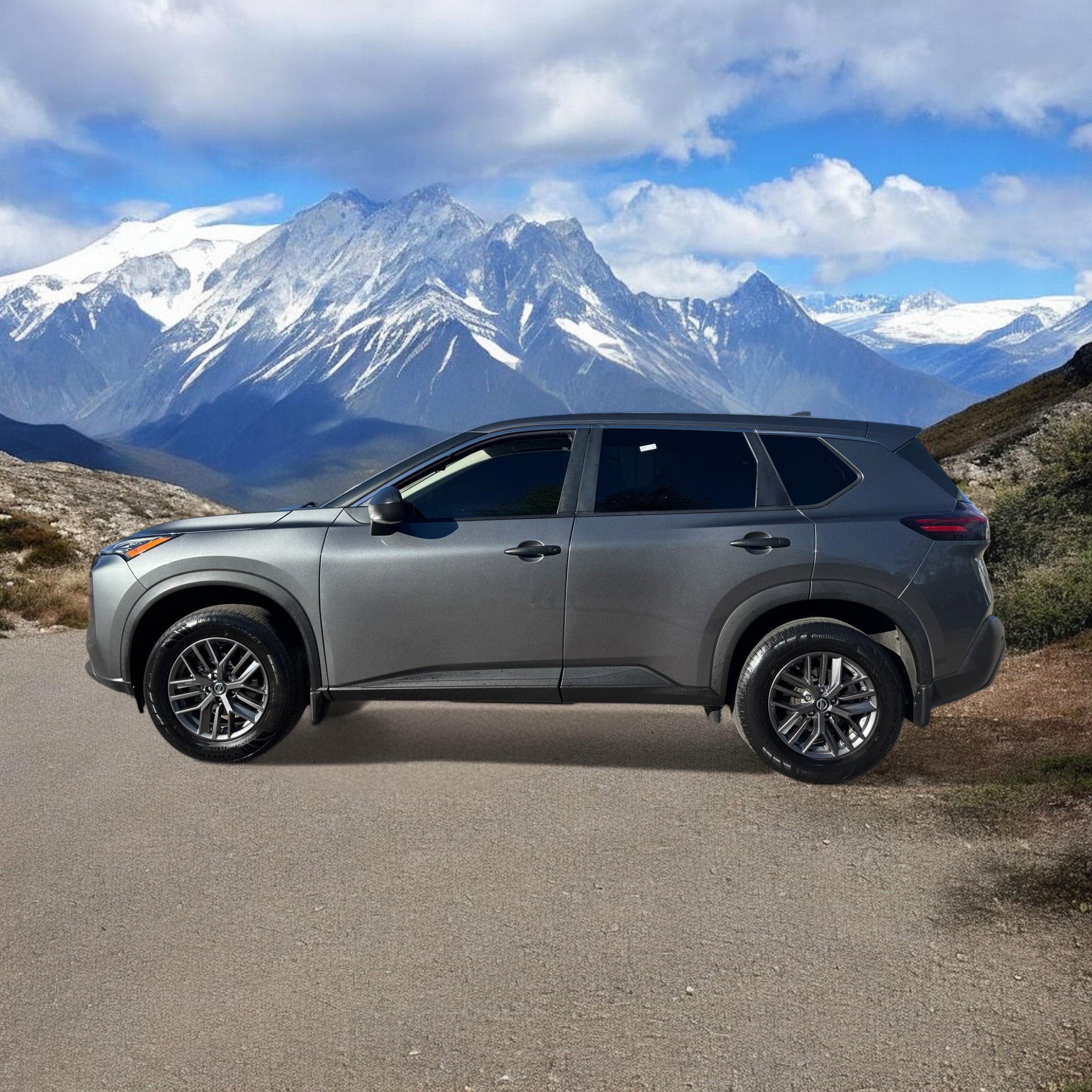Used 2021 Nissan Rogue S image 2