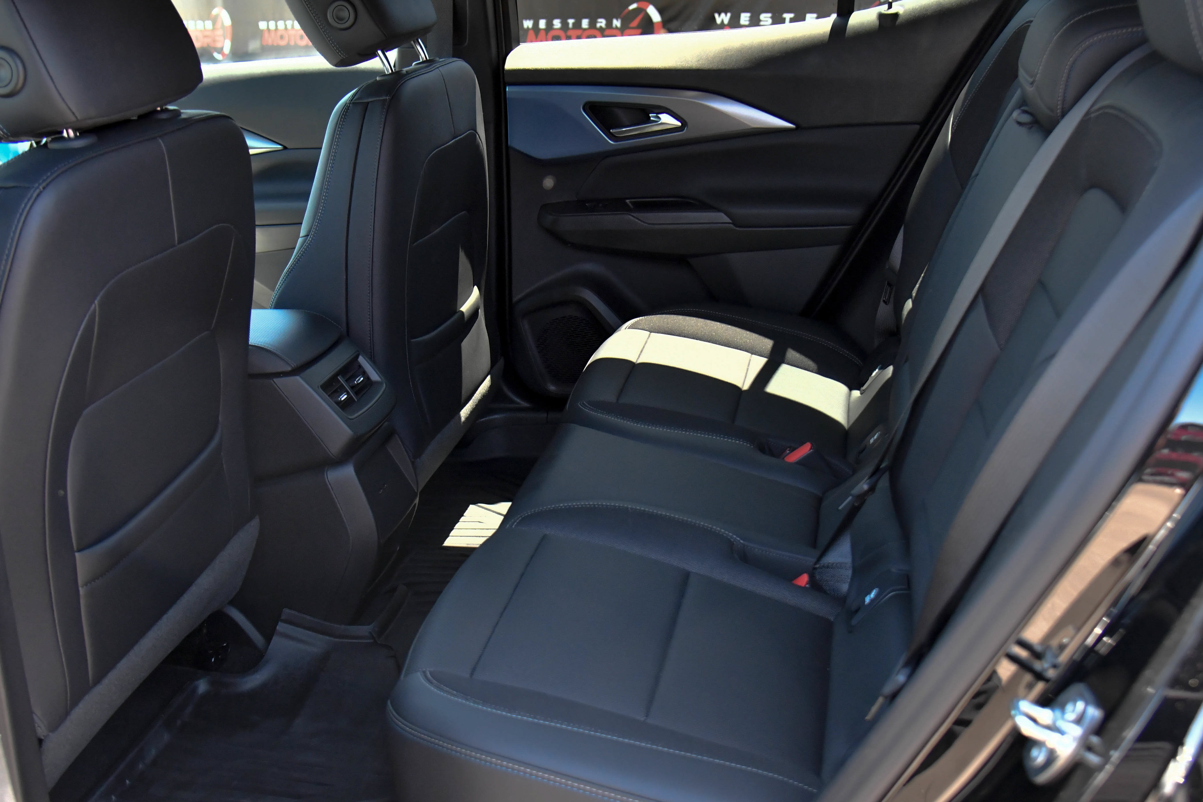 Used 2025 Chevrolet Equinox EV LT FWD image 43