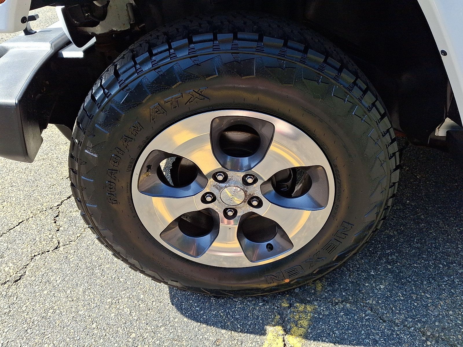 Used 2016 Jeep Wrangler Unlimited Sahara w/ Connectivity Group AWD/4WD image 27