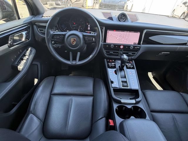 Used 2026 Porsche Macan AWD/4WD image 18