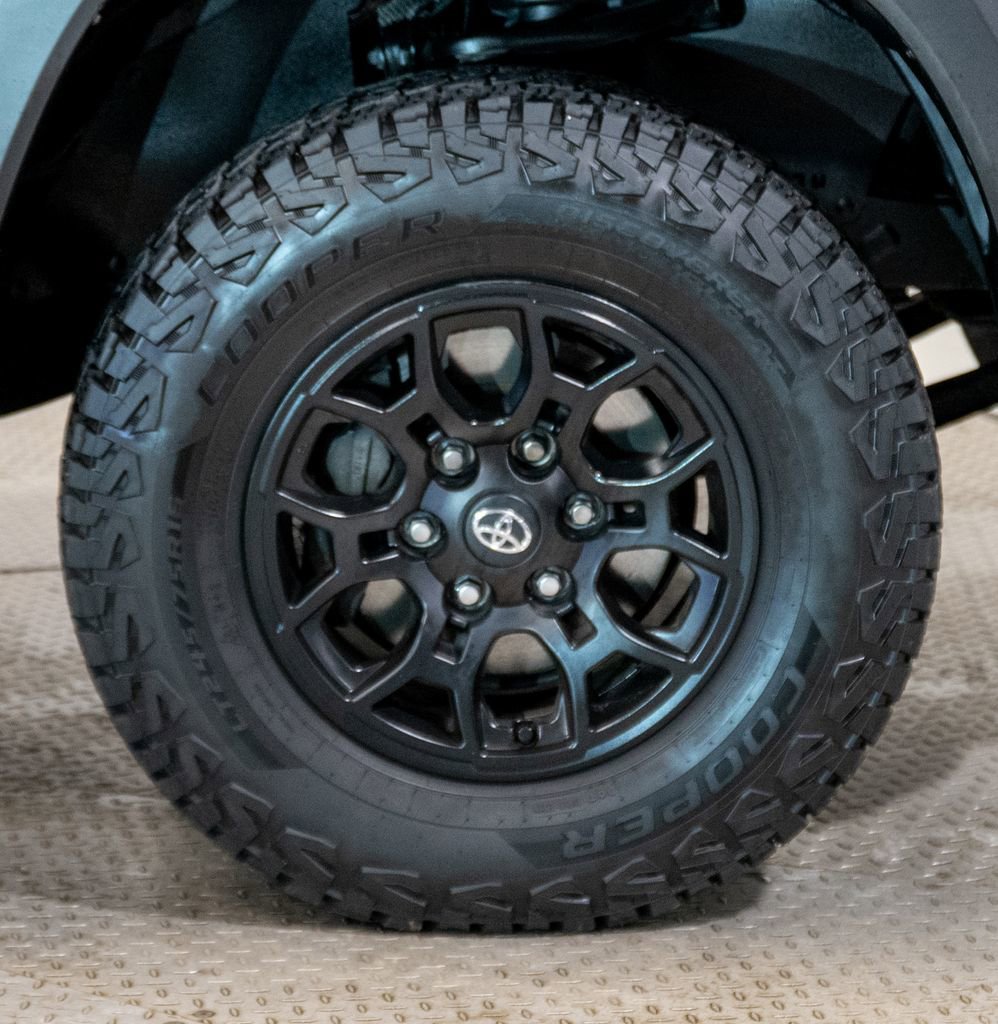 Used 2019 Toyota Tacoma SR w/ SX Package image 15