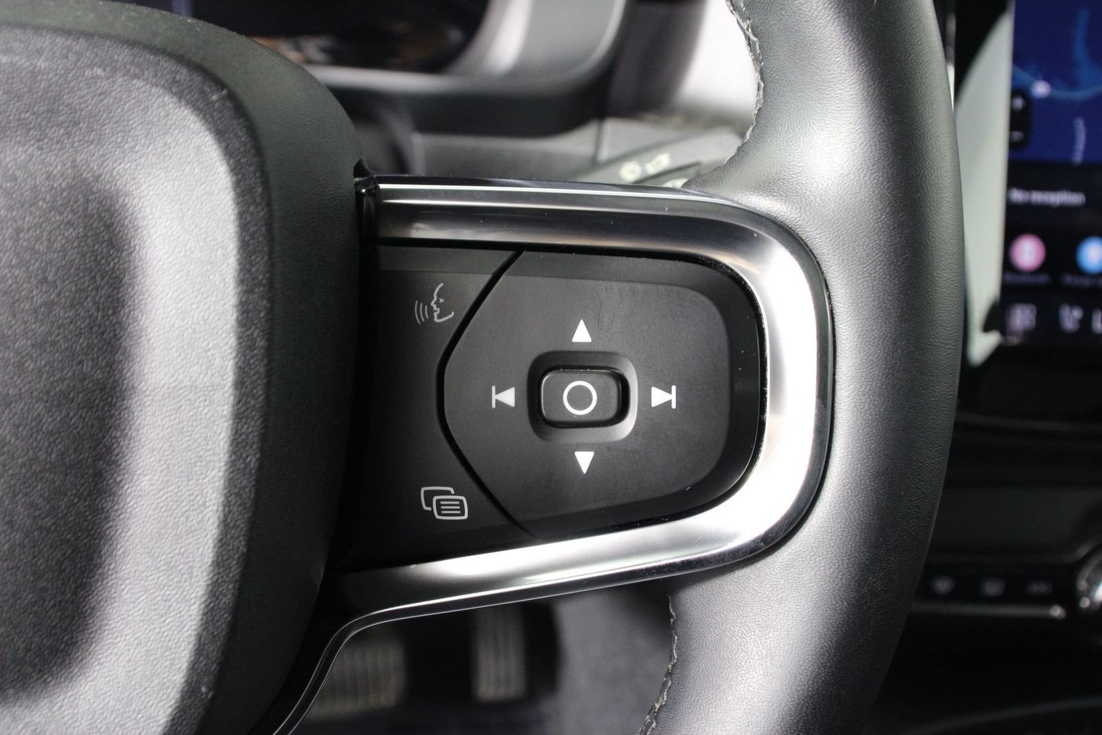 Certified 2023 Volvo C40 P8 Recharge Ultimate w/ Protection Package Premier AWD/4WD image 11
