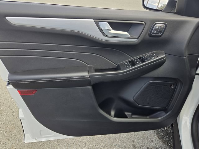 Used 2025 Ford Escape SE w/ PHEV Premium Package FWD image 18