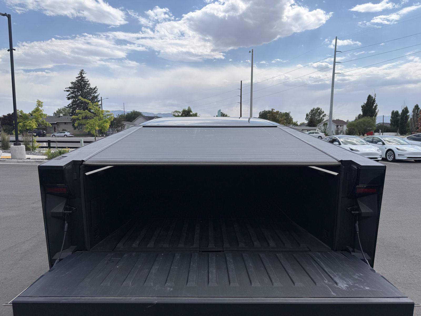 Used 2024 Tesla Cybertruck AWD Crew Cab image 17
