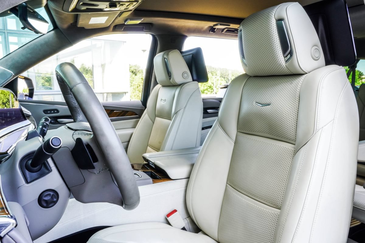 Used 2024 Cadillac Escalade ESV Sport Platinum w/ LPO, ONYX Package AWD/4WD image 34