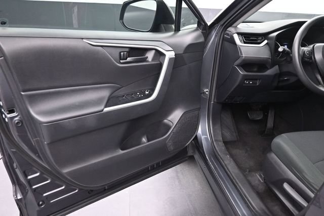 Used 2020 Toyota RAV4 LE FWD image 16
