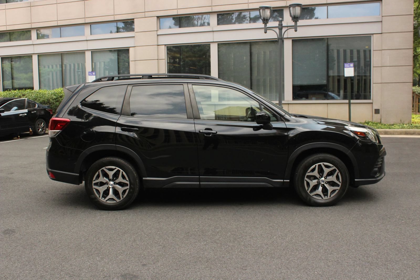 Used 2023 Subaru Forester Premium AWD/4WD image 6