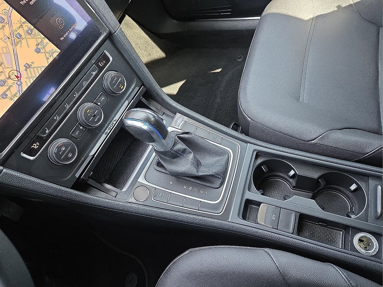 Used 2018 Volkswagen e-Golf SEL Premium image 25