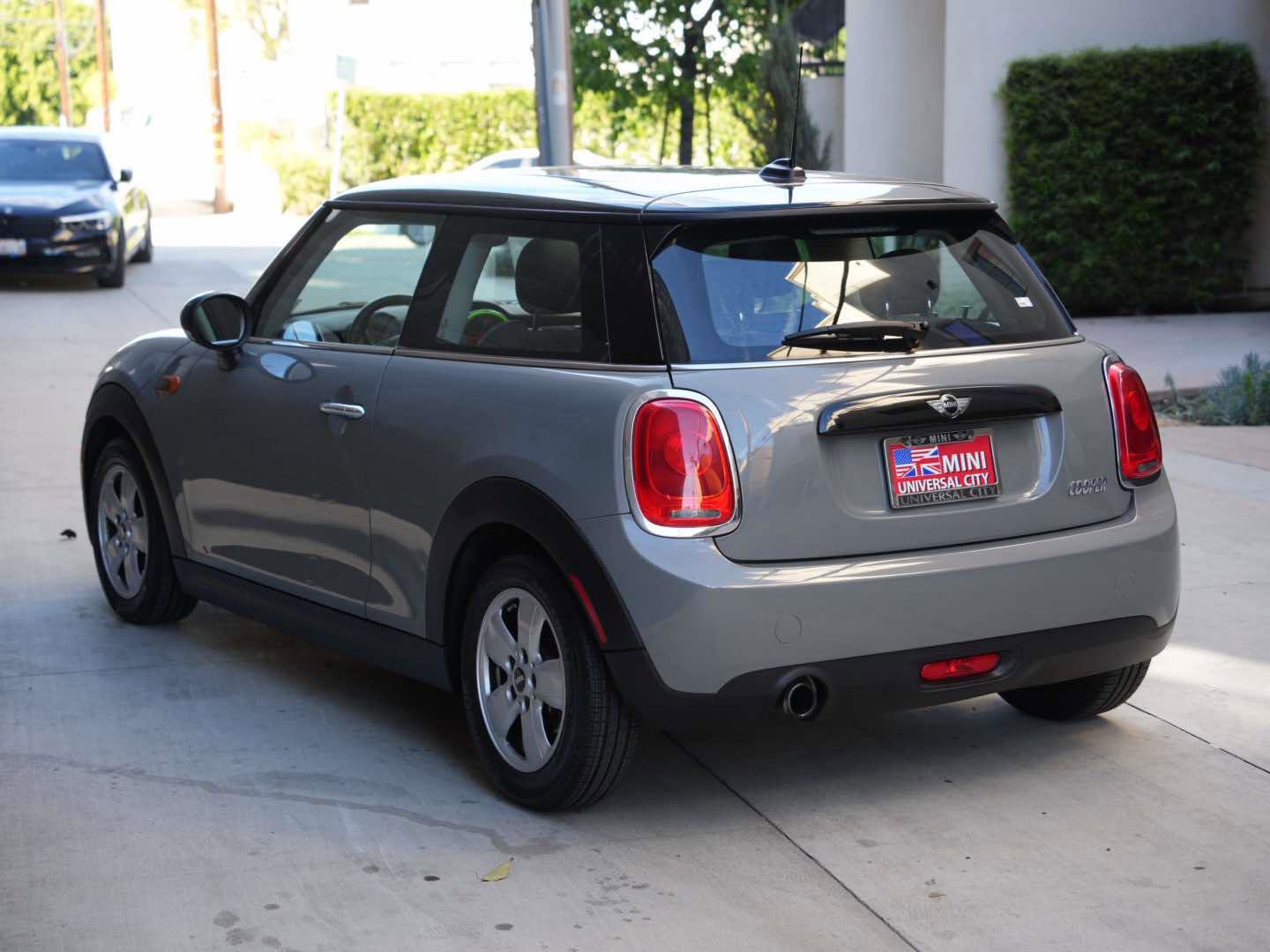 Used 2016 MINI Cooper 2-Door Hardtop image 3