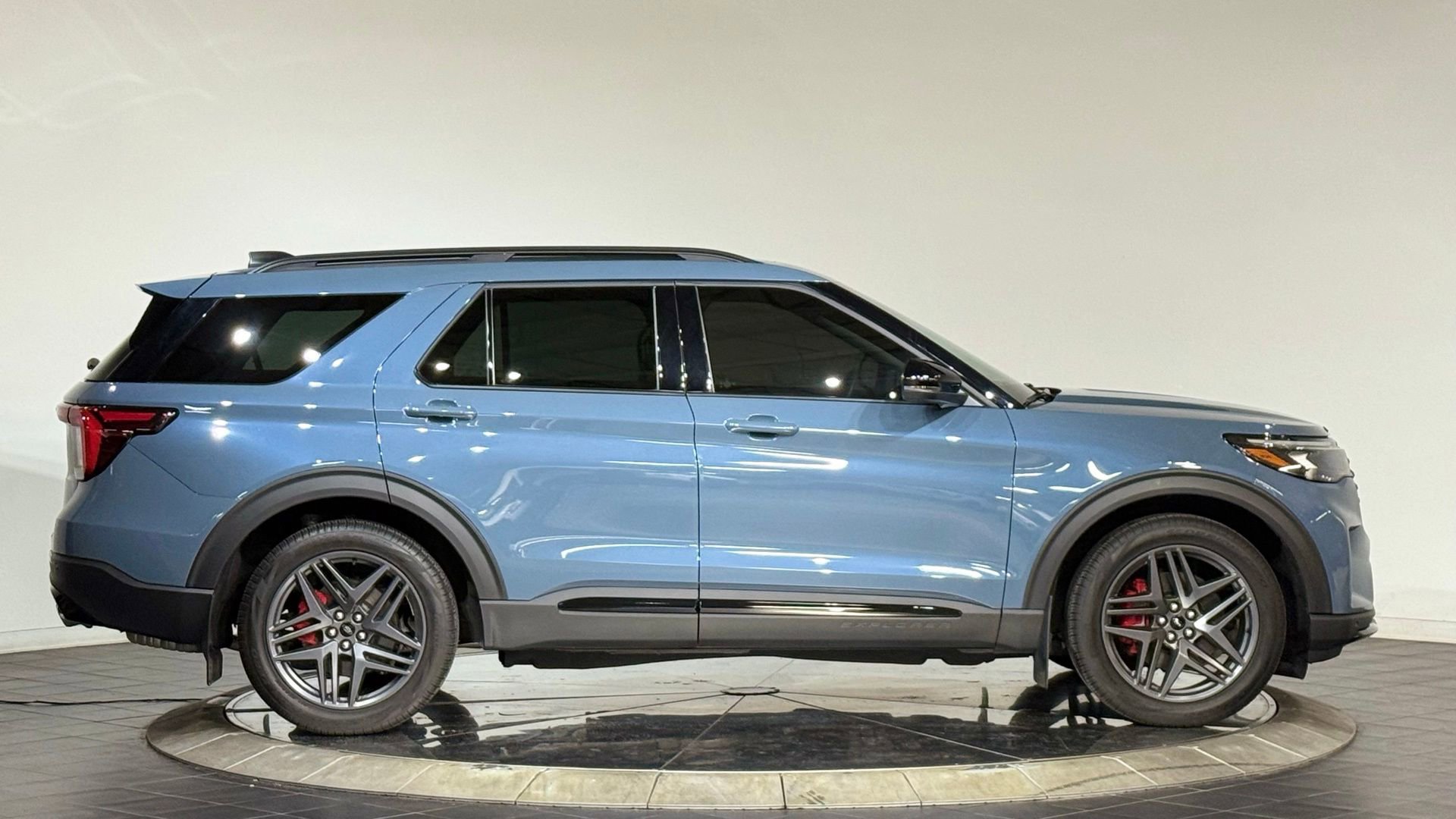 Used 2025 Ford Explorer ST w/ Sun And Sound Package image 11
