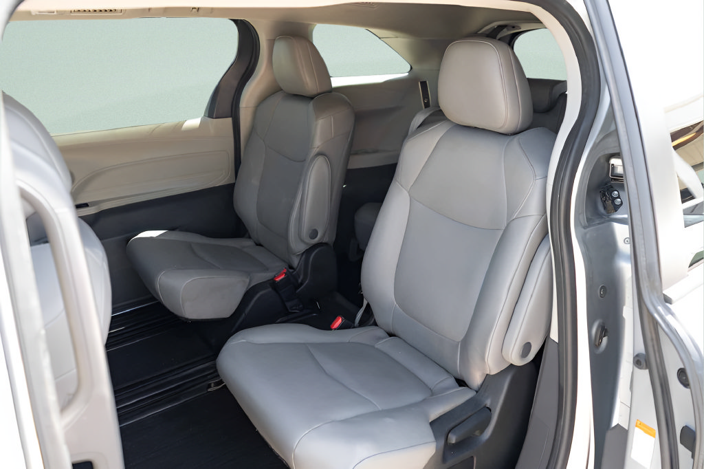 Used 2022 Toyota Sienna XLE FWD image 17