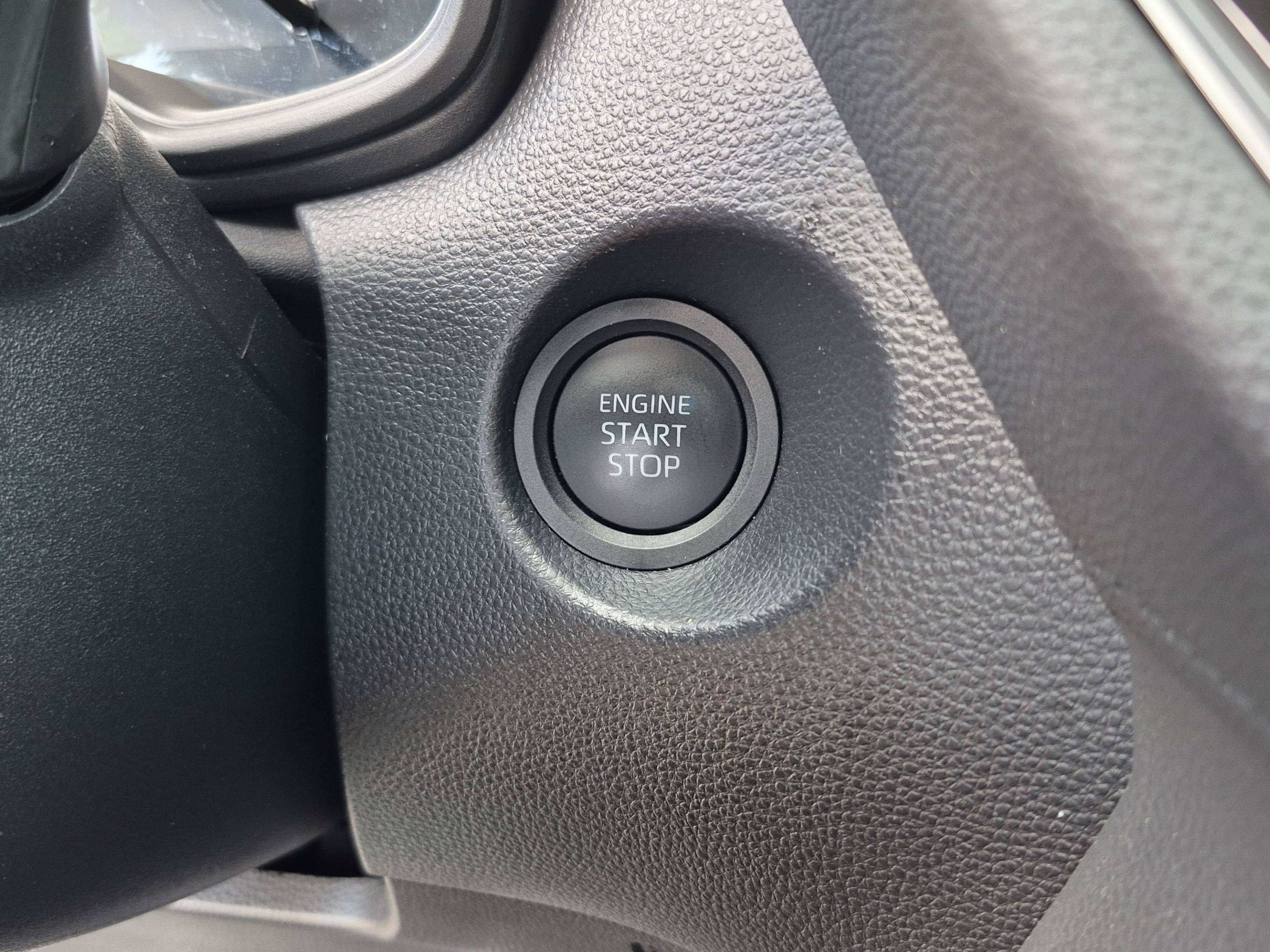 Used 2026 Toyota Corolla Cross LE FWD image 32