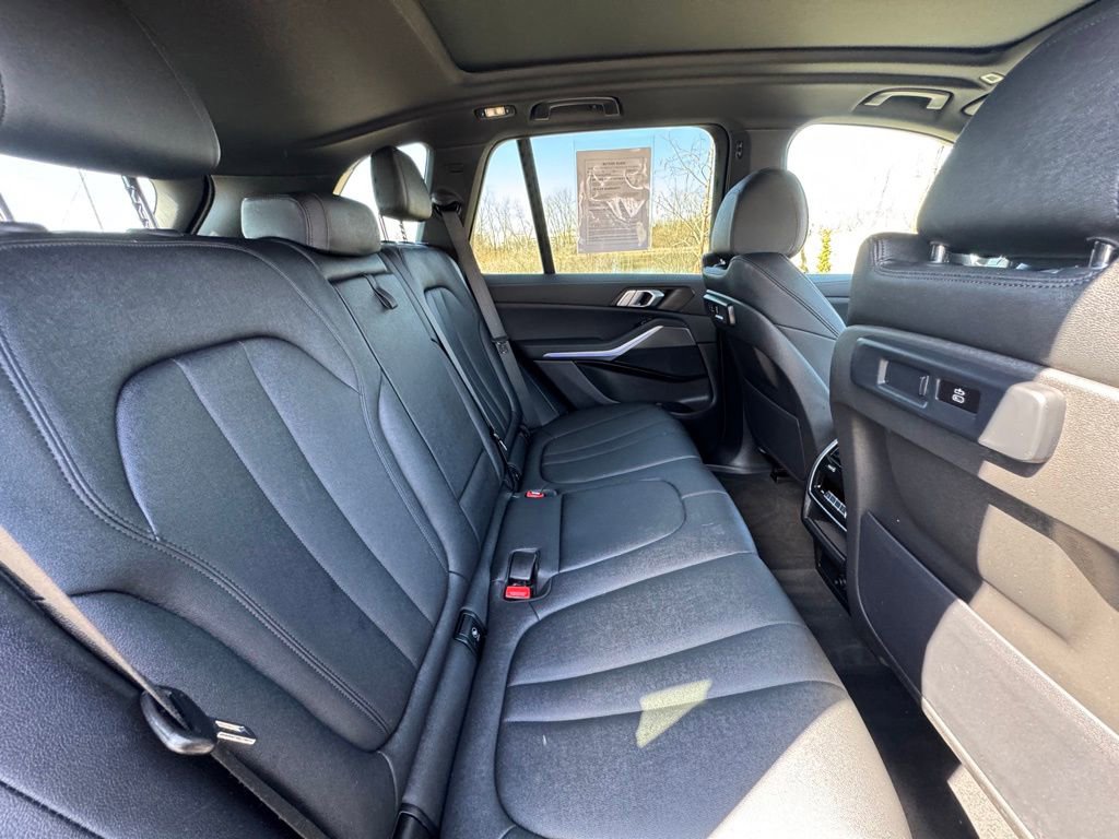Used 2022 BMW X5 xDrive40i w/ Premium Package image 26