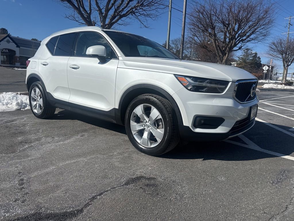 Certified 2021 Volvo XC40 T5 Momentum w/ Premium Package
