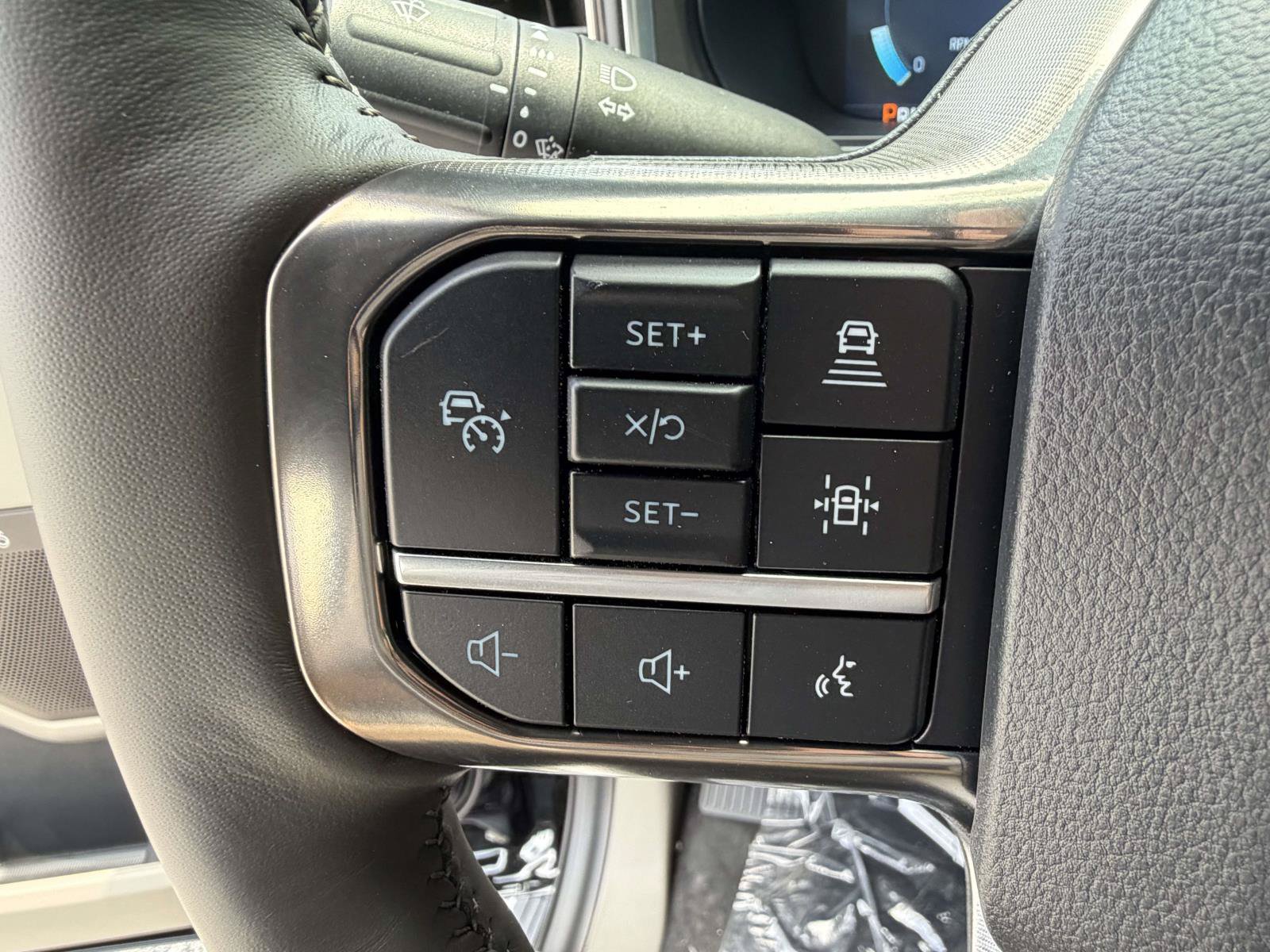 New 2026 Ford F350 Platinum w/ Platinum Plus Package AWD/4WD image 14
