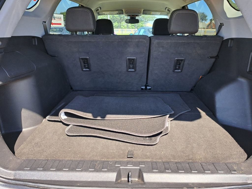 Used 2023 GMC Terrain SLE FWD image 25