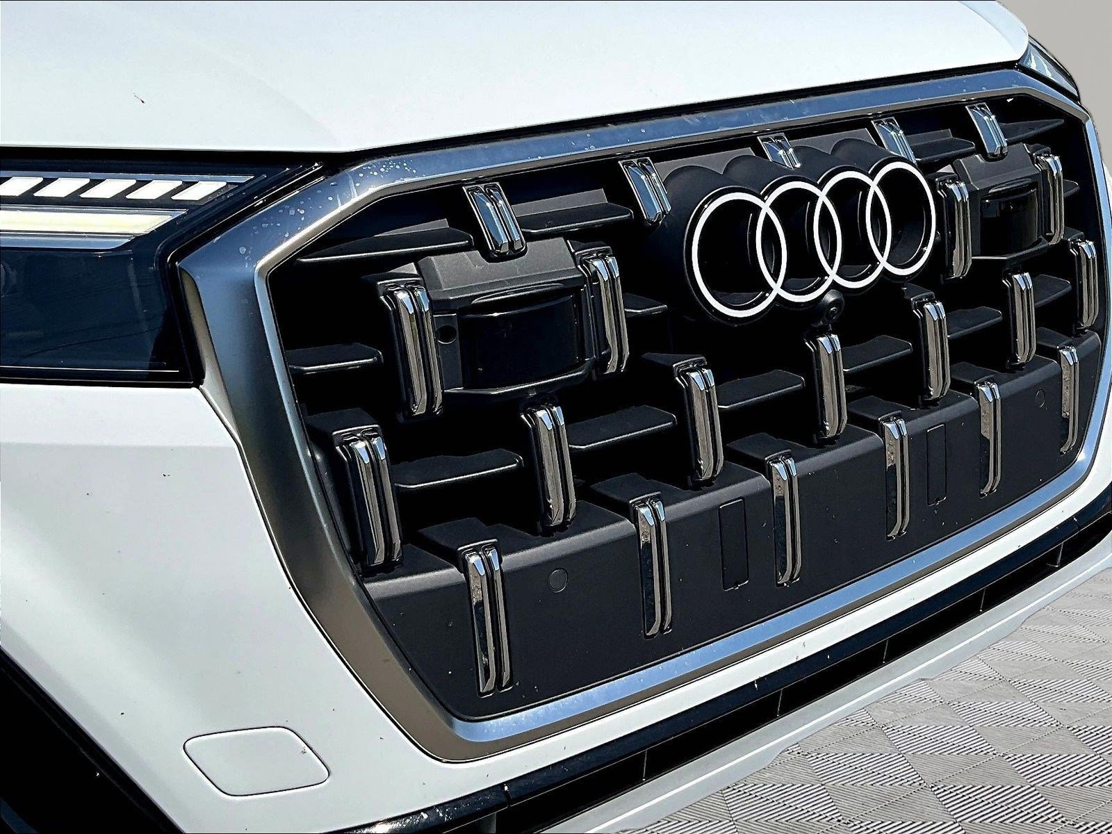 Used 2025 Audi Q7 3.0T Prestige AWD/4WD image 32