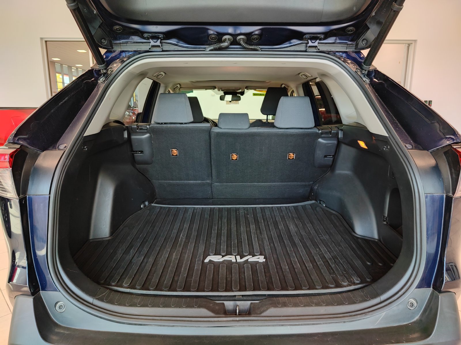 Used 2019 Toyota RAV4 XLE w/ Convenience Package AWD/4WD image 13
