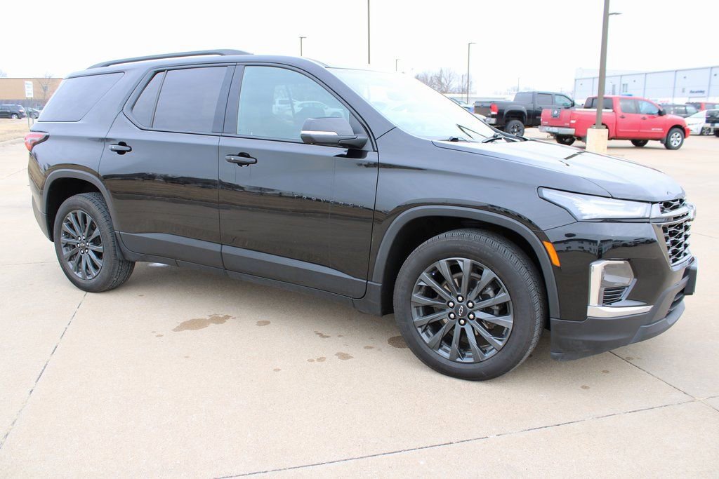 Used 2023 Chevrolet Traverse RS image 3