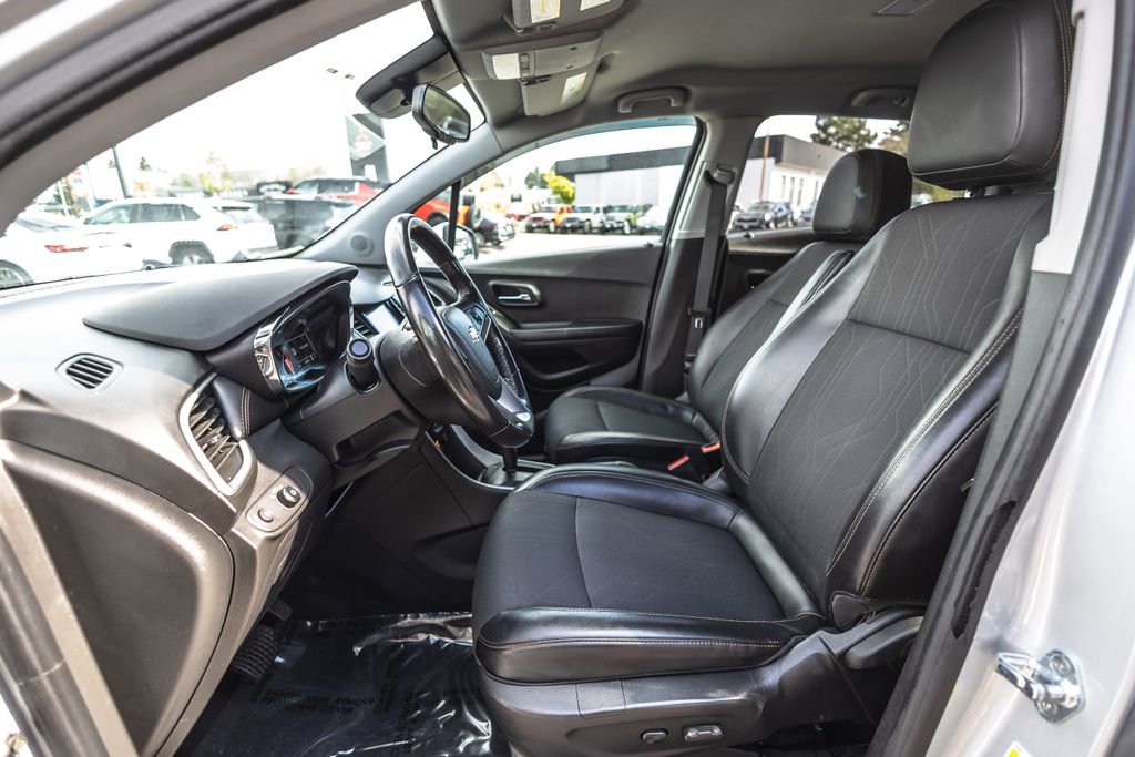 Used 2022 Chevrolet Trax LT w/ Driver Confidence Package AWD/4WD image 20