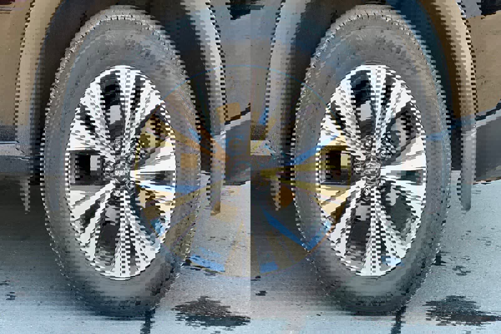 Used 2023 Nissan Rogue SV image 12