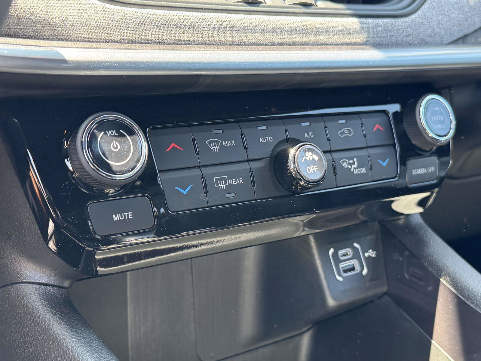 New 2026 Jeep Compass Latitude AWD/4WD image 5
