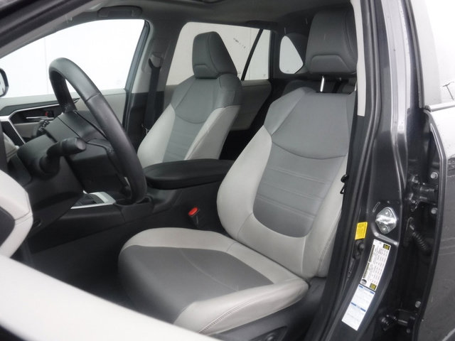 Used 2020 Toyota RAV4 XLE Premium image 15