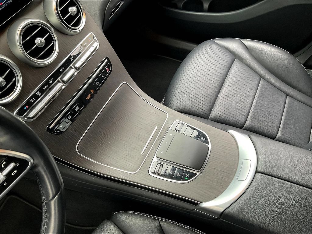 Used 2022 Mercedes-Benz GLC 300 4MATIC w/ Multimedia Package Lite image 18