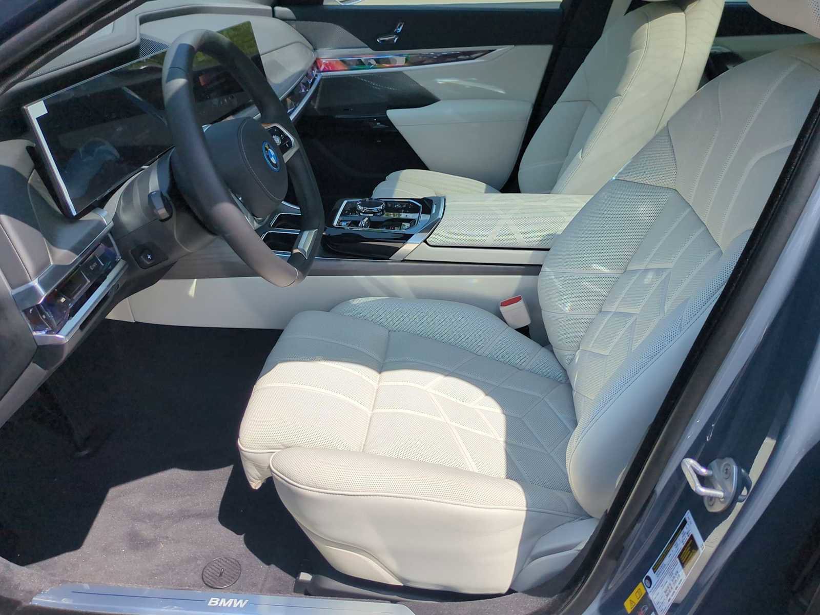 New 2025 BMW i7 eDrive50 w/ Executive Package image 15